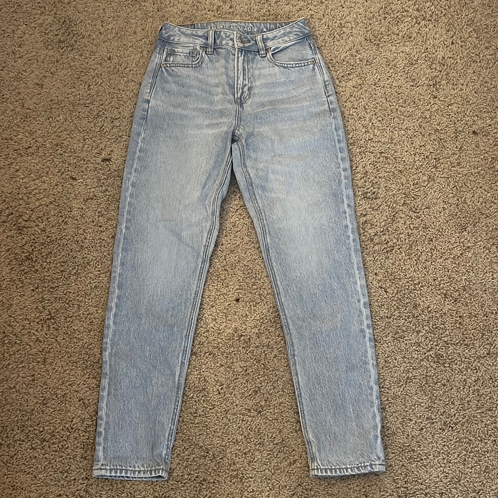 NWT American Eagle Mom Jeans